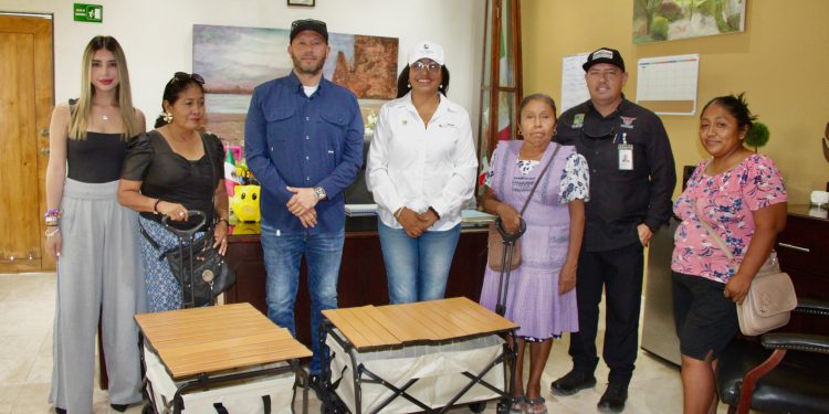 REALIZAN DONACIÓN EN APOYO A MUJERES INDÍGENAS ARTESANAS EN CABO SAN LUCAS