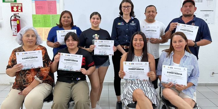 IMDIS CONCLUYE TALLERES DE LENGUA DE SEÑAS MEXICANA EN LOS NIVELES 2 Y 3