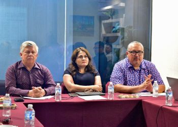 DETIENEN EN COMONDÚ A PRESUNTOS NARCOMENUDISTAS CON MIL ENVOLTORIOS DE DROGA