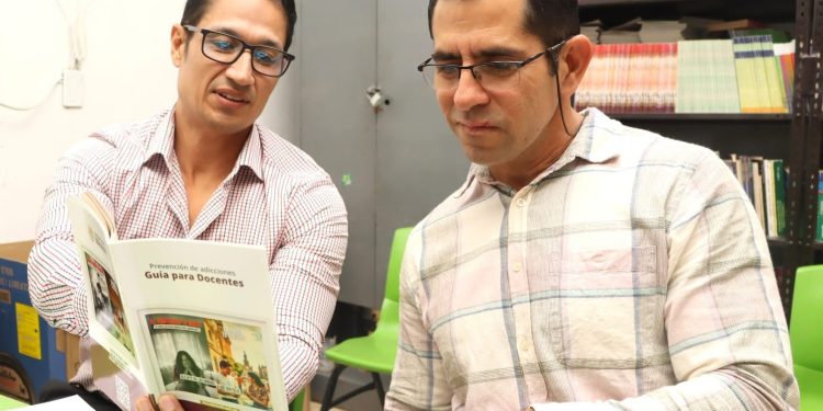 DETIENEN EN COMONDÚ A PRESUNTOS NARCOMENUDISTAS CON MIL ENVOLTORIOS DE DROGA