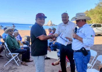 DETIENEN EN COMONDÚ A PRESUNTOS NARCOMENUDISTAS CON MIL ENVOLTORIOS DE DROGA