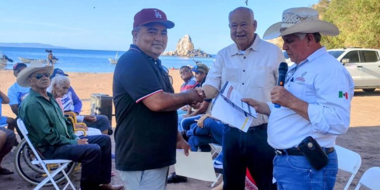 DETIENEN EN COMONDÚ A PRESUNTOS NARCOMENUDISTAS CON MIL ENVOLTORIOS DE DROGA