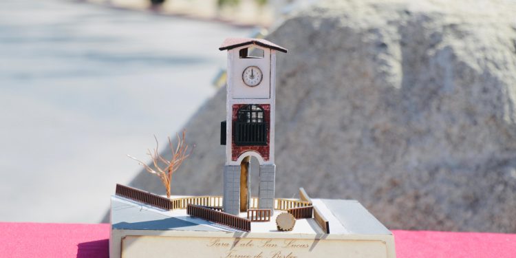 COLOCAN PRIMERA PIEDRA DEL RELOJ MONUMENTAL EN CABO SAN LUCAS PROMOVIDO POR EL TORNEO BISBEE’S