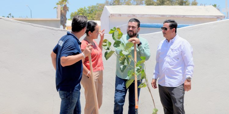 COLOCAN PRIMERA PIEDRA DEL RELOJ MONUMENTAL EN CABO SAN LUCAS PROMOVIDO POR EL TORNEO BISBEE’S
