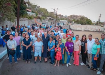 EDITH AGUILAR ENTREGA PAVIMENTACIÓN HISTÓRICA EN EL CENTRO DE SANTA ROSALÍA