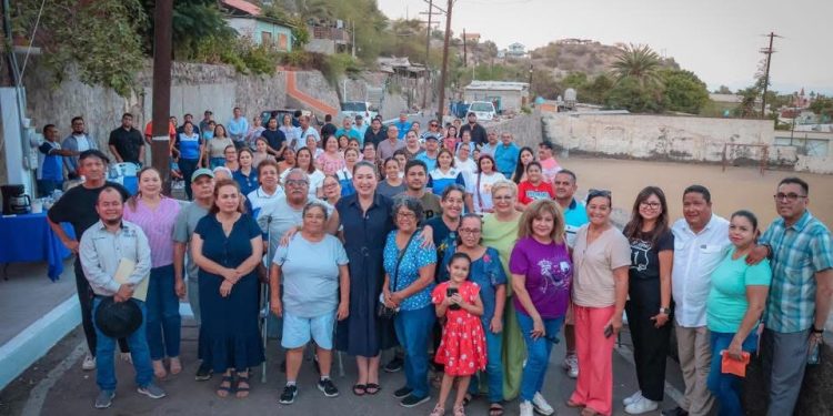 EDITH AGUILAR ENTREGA PAVIMENTACIÓN HISTÓRICA EN EL CENTRO DE SANTA ROSALÍA