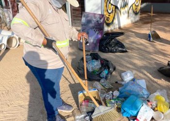 MANTIENE SERVICIOS PÚBLICOS LABORES DIARIAS DE LIMPIEZA Y MANTENIMIENTO EN AVENIDAS Y PARQUES DE LOS CABOS