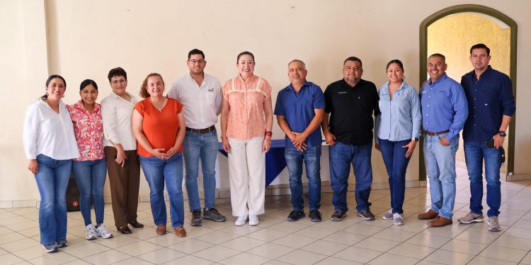 ENCABEZA ALCALDESA REUNIÓN CON REPRESENTANTES DEL GRUPO AGRÍCOLA NASE