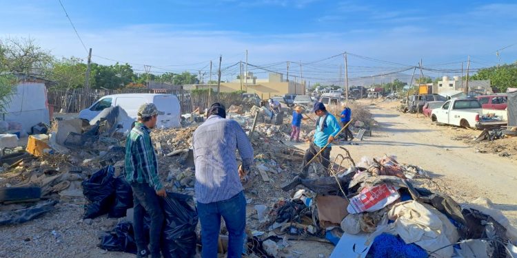 SERVICIOS PÚBLICOS Y HABITANTES DE LA COLONIA REAL UNIDAD PARTICIPAN EN JORNADA DE LIMPIEZA