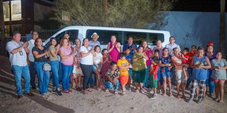ENTREGAN UNIDAD DE TRANSPORTE ESCOLAR A LA COLONIA LOS FRAILES