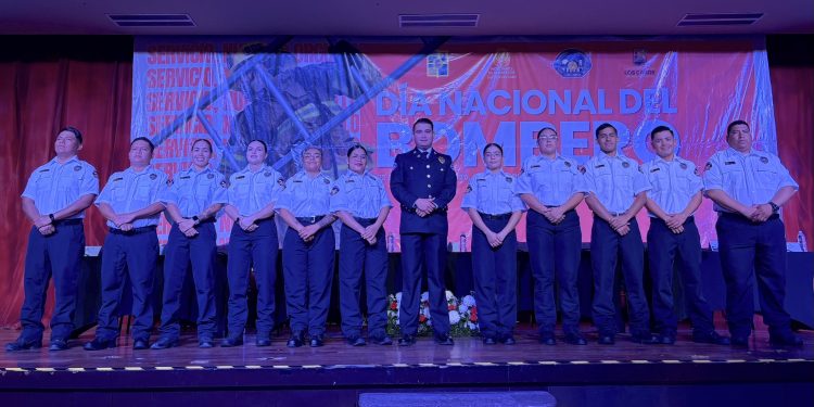 BOMBEROS DE SAN JOSÉ DEL CABO CELEBRAN CON ASCENSOS, GRADUACIONES Y DONACIÓN DE CAMION CISTERNA