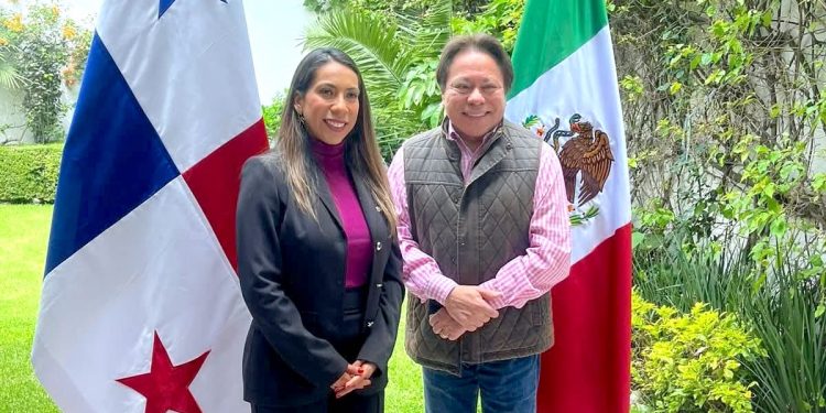 BOMBEROS DE SAN JOSÉ DEL CABO CELEBRAN CON ASCENSOS, GRADUACIONES Y DONACIÓN DE CAMION CISTERNA