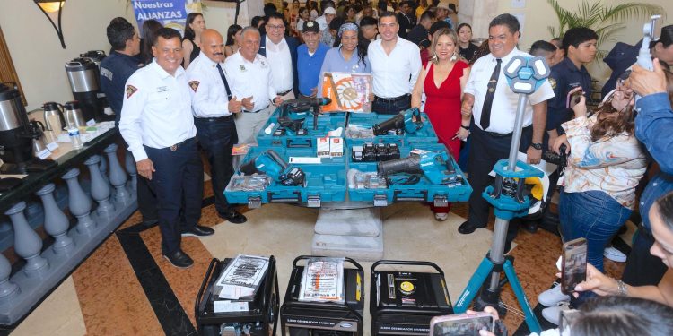 CONMEMORAN EN CABO SAN LUCAS EL DÍA DEL BOMBERO Y LA GRADUACIÓN DE LA XVIII GENERACIÓN DEL COBAE