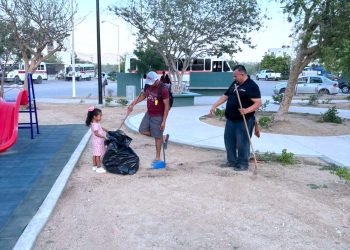 REALIZAN JORNADA DE LIMPIEZA EN PARQUE DEL FRACCIONAMIENTO MONTEBELLO EN SAN JOSÉ DEL CABO