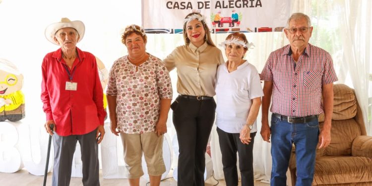 EN JORNADA DE LIMPIEZA RETIRAN DEL ESTERO LIRIO ACUÁTICO Y LECHUGUILLA