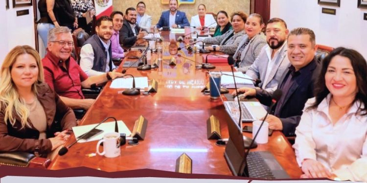 EN JORNADA DE LIMPIEZA RETIRAN DEL ESTERO LIRIO ACUÁTICO Y LECHUGUILLA