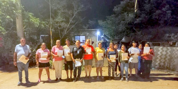 EN JORNADA DE LIMPIEZA RETIRAN DEL ESTERO LIRIO ACUÁTICO Y LECHUGUILLA