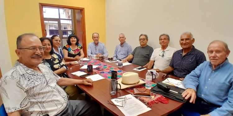 UABCS ABRE CAMINO PARA QUE PASANTES DE LAS PRIMERAS GENERACIONES CONCLUYAN SU TITULACIÓN