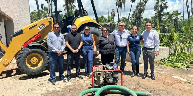 ENTREGAN MATERIAL PARA REFORZAR LIMPIEZA EN ESTERO DE SAN JOSÉ DEL CABO