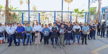 ENTREGAN AUTORIDADES UNIFORMES Y EQUIPAMIENTO A ELEMENTOS DE SEGURIDAD PÚBLICA MUNICIPAL
