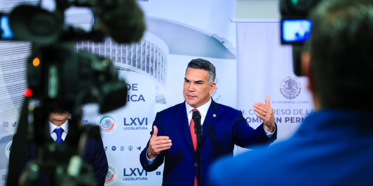 DENUNCIA ALEJANDRO MORENO A NICOLÁS MADURO ANTE LA FGR