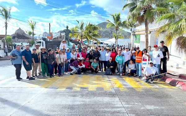 GOBIERNO DE LOS CABOS REFUERZA LIMPIEZA EN PLAYA EL MÉDANO CON SEGUNDA JORNADA TRAS HURACÁN “LORENA”