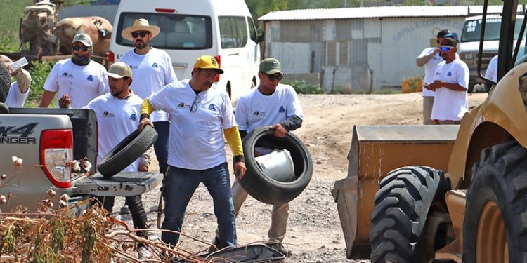 ENTREGA INVI MATERIALES DE AUTOCONSTRUCCIÓN A FAMILIAS AFECTADAS CON LLUVIAS EN MULEGÉ