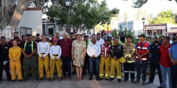 ENTREGA GOBERNADOR VÍCTOR CASTRO PAQUETES DE MATERIALES A FAMILIAS AFECTADAS POR LLUVIAS EN SAN IGNACIO