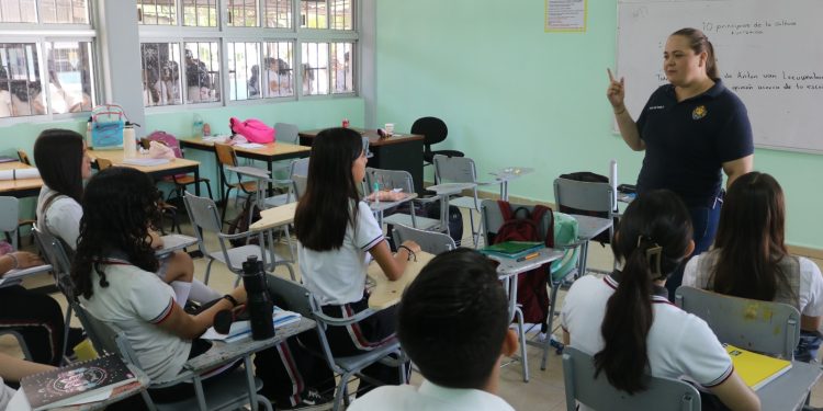 ENTREGA INVI MATERIALES DE AUTOCONSTRUCCIÓN A FAMILIAS AFECTADAS CON LLUVIAS EN MULEGÉ