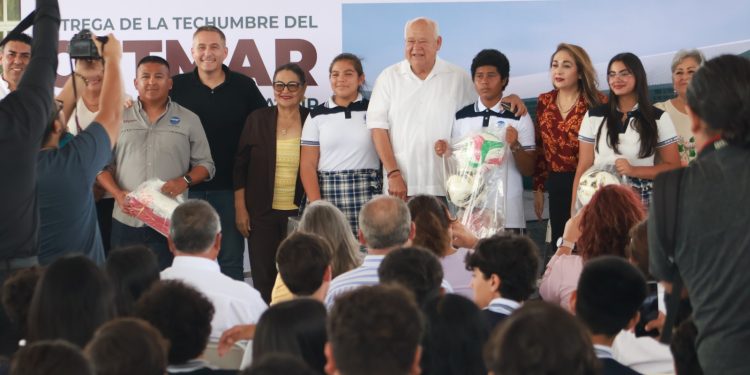 ENTREGA VÍCTOR CASTRO OBRAS DE MEJORAMIENTO E INFRAESTRUCTURA EDUCATIVA EN CETMAR DE LA PAZ