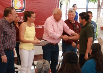 ENTREGA GOBERNADOR EQUIPO PESQUERO Y ACUÍCOLA POR MAS DE 5 MDP