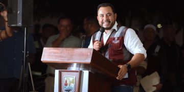    ALCALDE Y GOBERNADOR INAUGURAN PAVIMENTACIÓN DE LA CALLE CÉSAR MARTÍNEZ EN COLONIA VISTA HERMOSA EN SJC