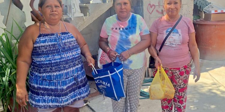 REALIZA DELEGADA KARINA DE LA O ENTREGA DE APOYOS EN COLONIAS DE CABO SAN LUCAS