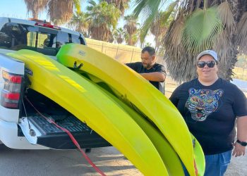 ENTREGAN KAYAKS PARA REFORZAR RETIRO DE LIRIO ACUÁTICO EN ESTERO DE SAN JOSÉ DEL CABO