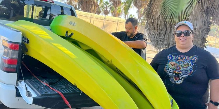ENTREGAN KAYAKS PARA REFORZAR RETIRO DE LIRIO ACUÁTICO EN ESTERO DE SAN JOSÉ DEL CABO