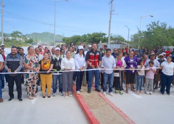 ENTREGA AYUNTAMIENTO DE LOS CABOS OBRAS DE PAVIMENTACIÓN INTEGRAL EN LA COLONIA LEONARDO GASTÉLUM