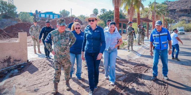 ALCALDESA RECORRE SANTA ROSALÍA Y SAN IGNACIO TRAS INTENSAS LLUVIAS