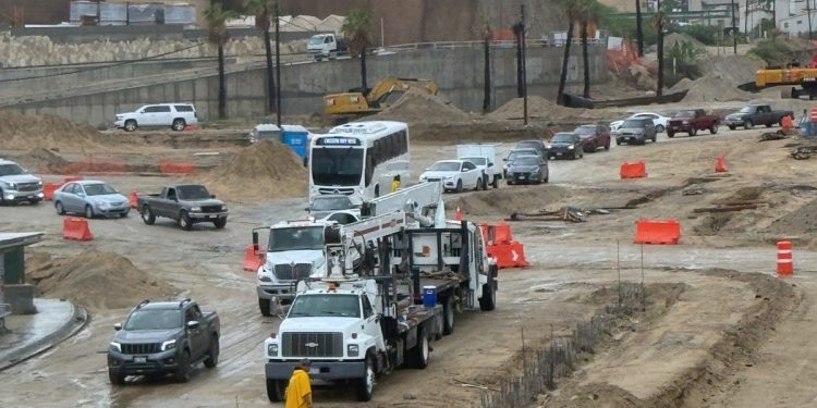 QUEDA RESTABLECIDO EL PASO POR ZONA DE CONSTRUCCIÓN DE PASO A DESNIVEL EN GLORIETA DE FONATUR