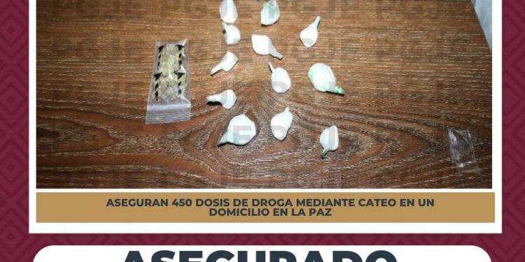 ASEGURA PGJE 450 DOSIS DE DROGA MEDIANTE CATEO EN UN DOMICILIO EN LA PAZ