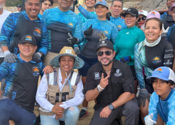 UNEN ESFUERZOS AYUNTAMIENTO DE LOS CABOS Y CIUDADANÍA PARA LIMPIAR PLAYA EL MÉDANO TRAS HURACÁN “ LORENA “