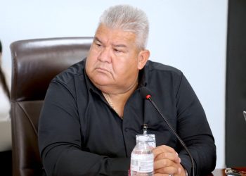 UNEN ESFUERZOS AYUNTAMIENTO DE LOS CABOS Y CIUDADANÍA PARA LIMPIAR PLAYA EL MÉDANO TRAS HURACÁN “ LORENA “