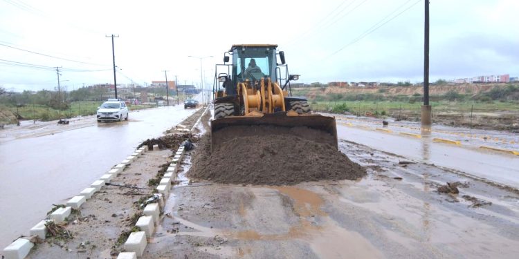 REFUERZA SERVICIOS PÚBLICOS DE LOS CABOS ACCIONES PARA LIBERAR CAMINOS Y AVENIDAS TRAS LLUVIAS