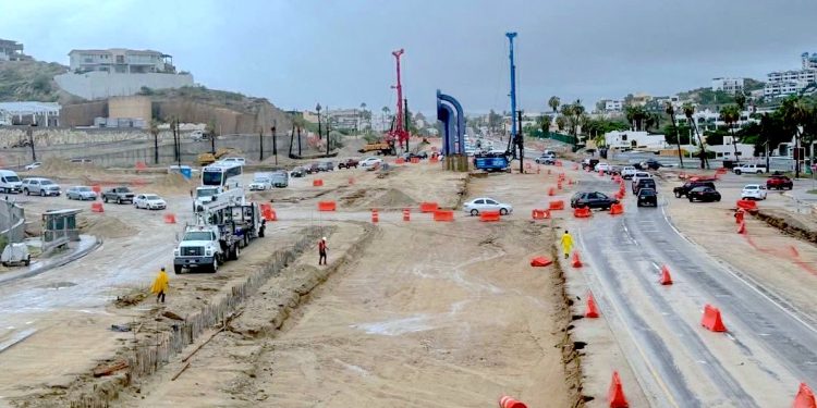 TRÁNSITO EN GLORIETA DE FONATUR SE ENCUENTRA OPERANDO CON TRES CARRILES