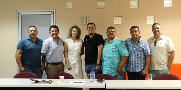 UABCS Y PRESTADORES TURÍSTICOS DEL MALECÓN DE LA PAZ EXPLORAN ESQUEMA DE CAPACITACIÓN CONJUNTA