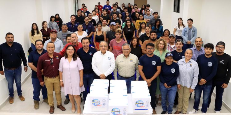 UABCS ENTREGA UN MILLÓN DE SEMILLAS DE OSTIÓN A PRODUCTORES DE COMONDÚ