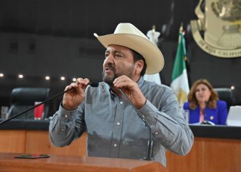 BUSCA DIPUTADO VENUSTIANO PÉREZ MEJORAR VIALIDAD EN LA UABCS