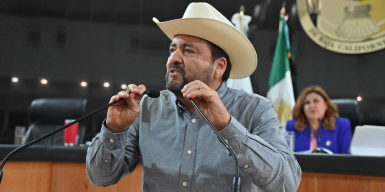 BUSCA DIPUTADO VENUSTIANO PÉREZ MEJORAR VIALIDAD EN LA UABCS