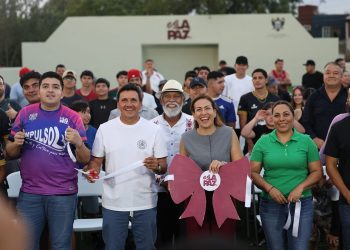 CLUB ATLÉTICO DE LA PAZ ACOMPAÑÓ A LA ALCALDESA MILENA QUIROGA ROMERO A LA INAUGURACIÓN DE LA NUEVA CANCHA DE FÚTBOL DEL FRACCIONAMIENTO SAN CARLOS