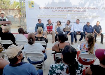 PRESIDENTE DE LOS CABOS INAUGURA OBRAS DE PAVIMENTACIÓN EN COLONIA SANTA ROSA SJC
