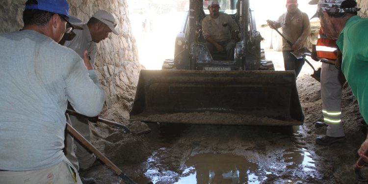 SE LIBERA EL PASO DEL PUENTE PASEO BARLOVENTO JUNTO A LA UNIDAD DEPORTIVA EN SJC